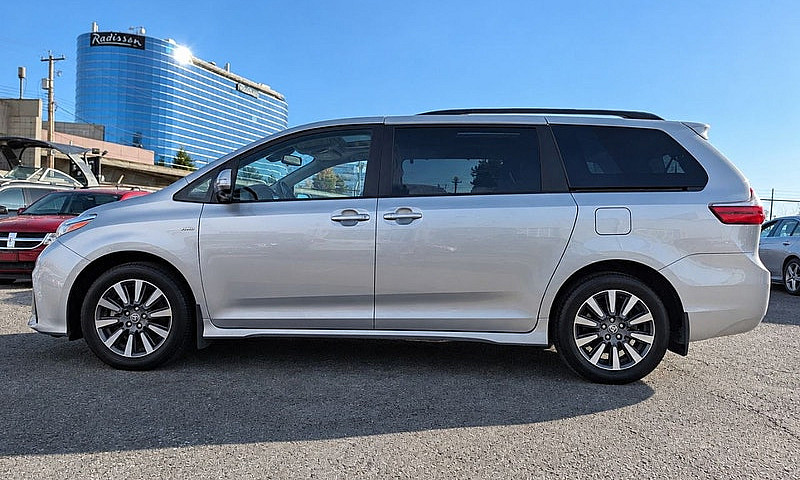 2020 Toyota Sienna X...