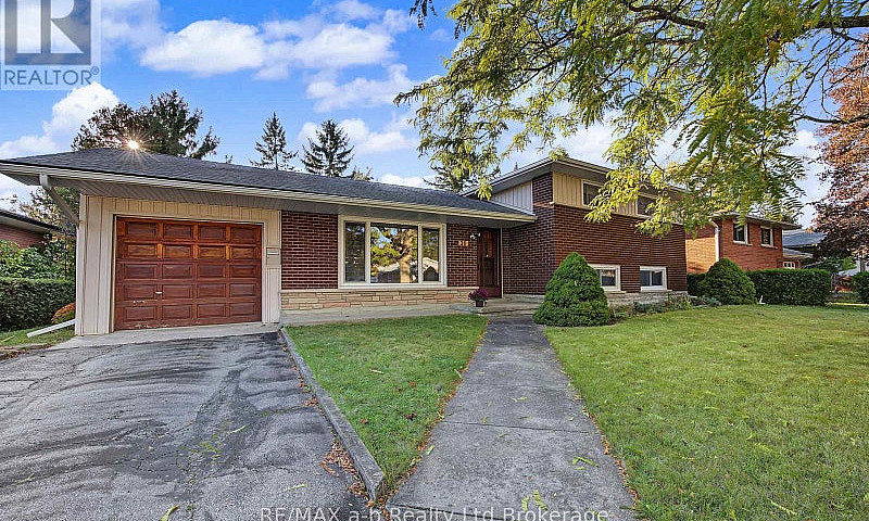 20 Pinecrest Avenue ...