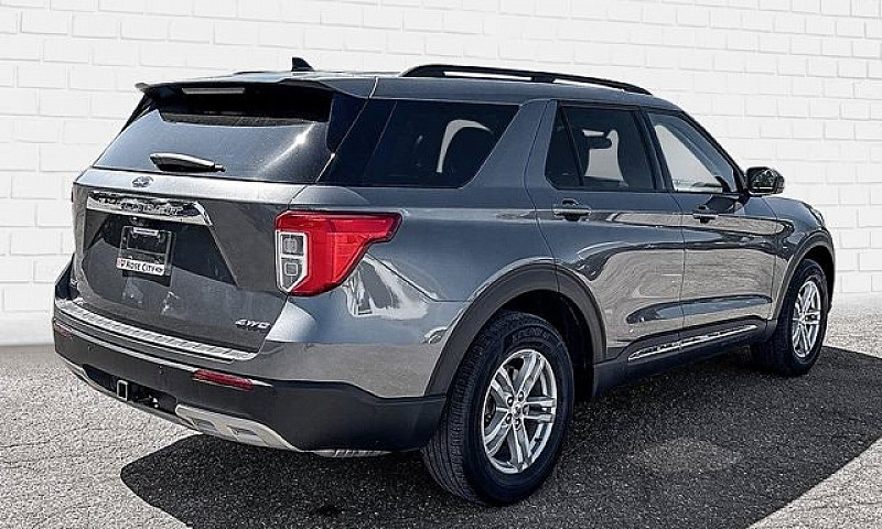 2023 Ford Explorer X...