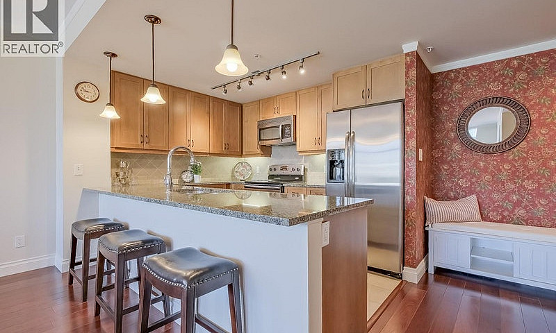 160 Lakeshore Drive ...