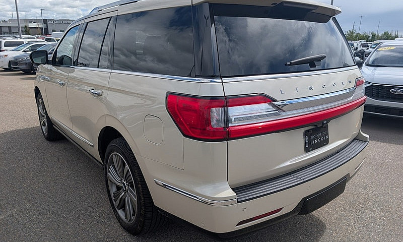 2018 Lincoln Navigat...