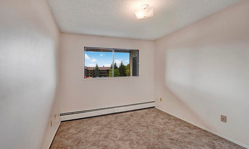 Spacious 2 Bedroom A...
