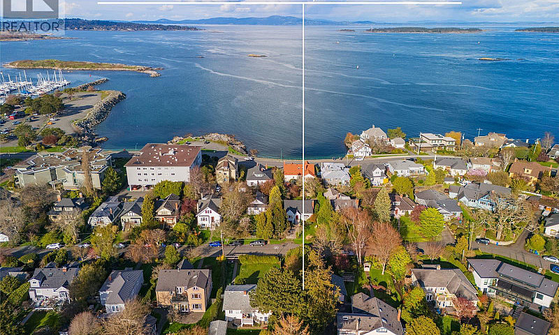 1044 Deal St Oak Bay...
