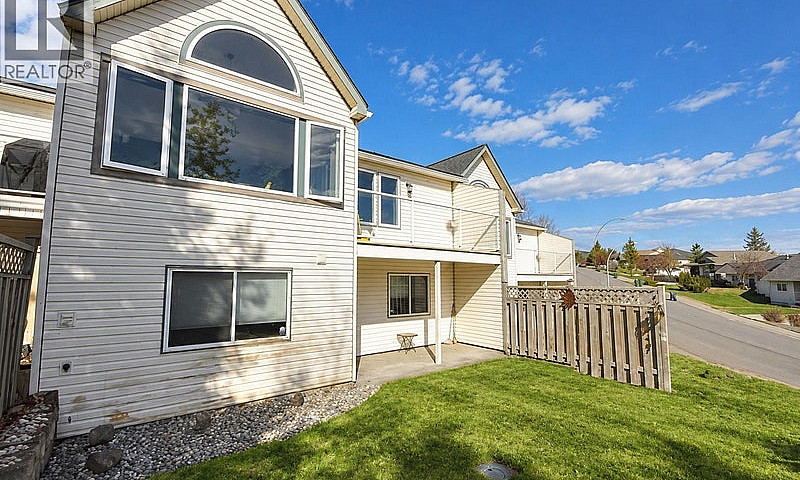 10 11 Eagle Crescent...