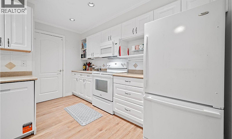 104 1281 Parkgate Av...