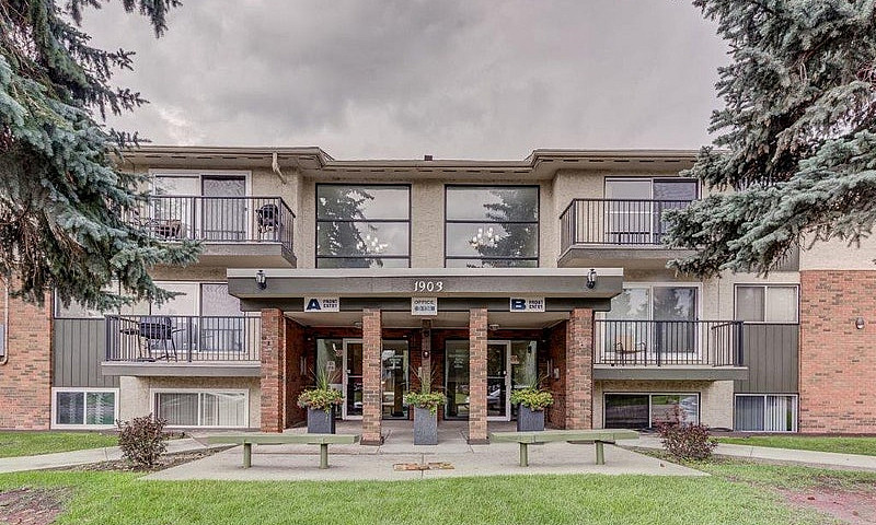 Apartment For Rent: ...