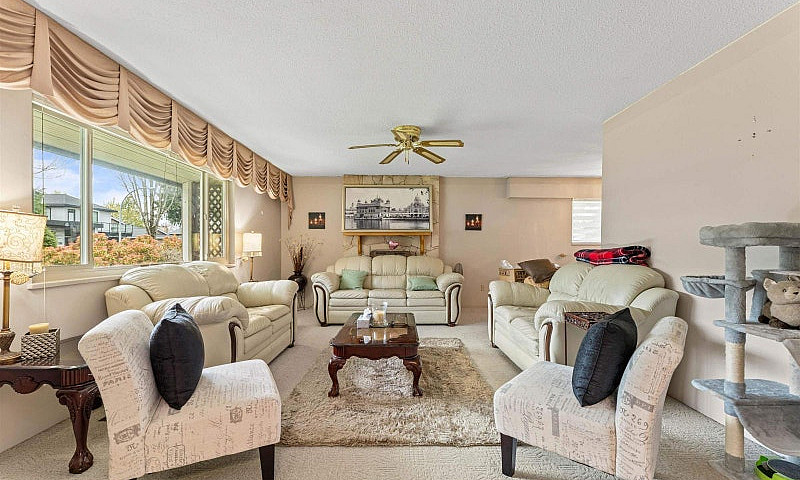 15156 93 Avenue Surr...