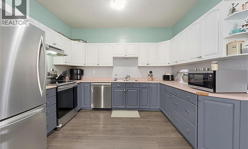 252 Dundas Street Wo...