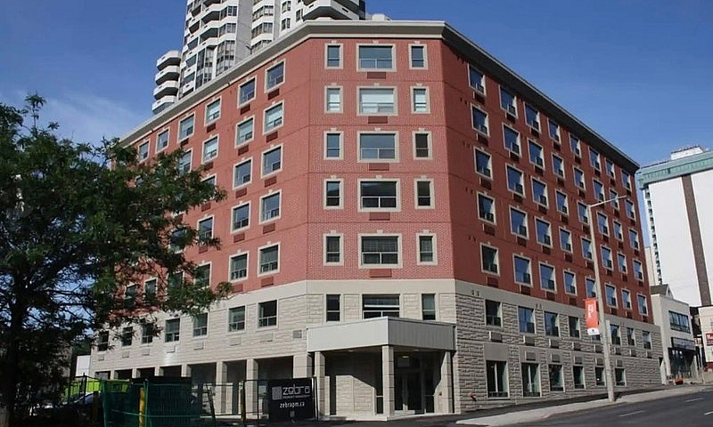 Large 2 Bedroom Apar...