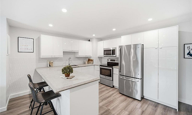 304 365 Wellington C...