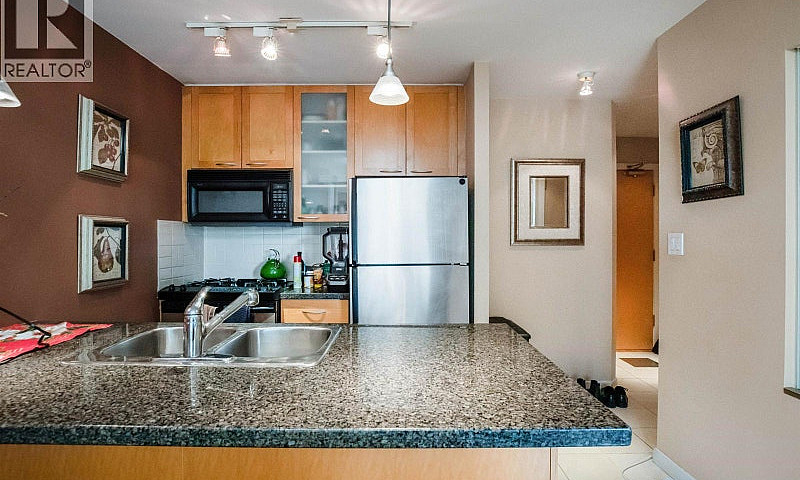 708 989 Richards Str...