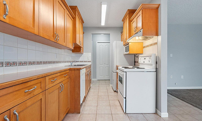 302 9477 Cook Street...