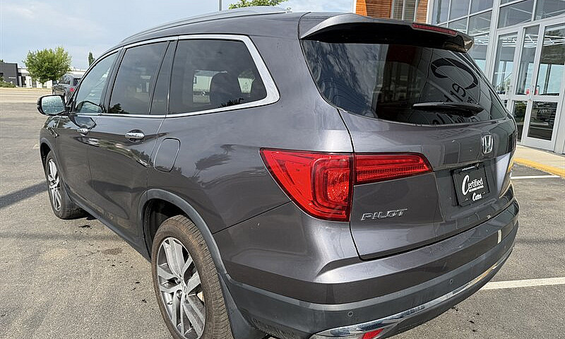 2017 Honda Pilot Tou...