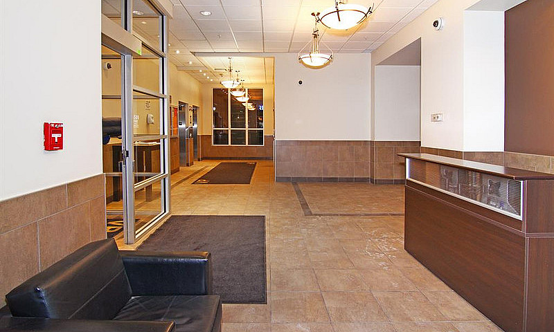 Dt Rooftop Condo 146...