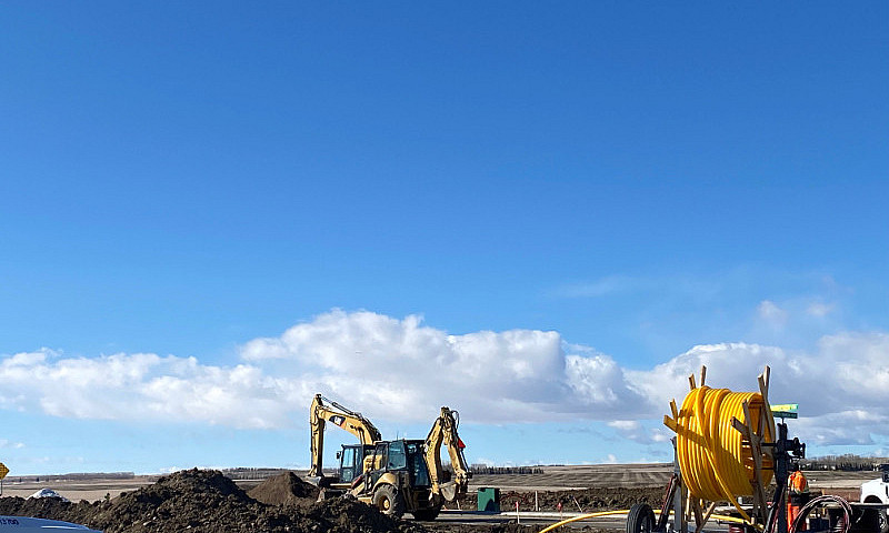 23 Acres, 90 Residen...