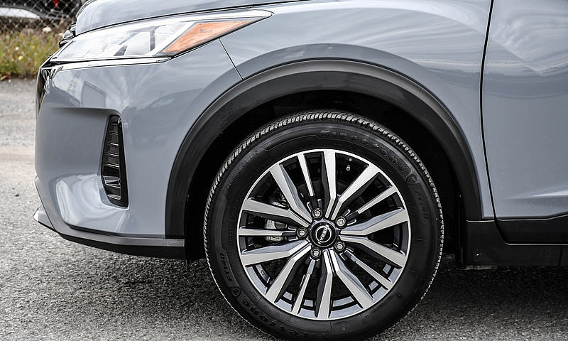 2024 Nissan Kicks Sv...