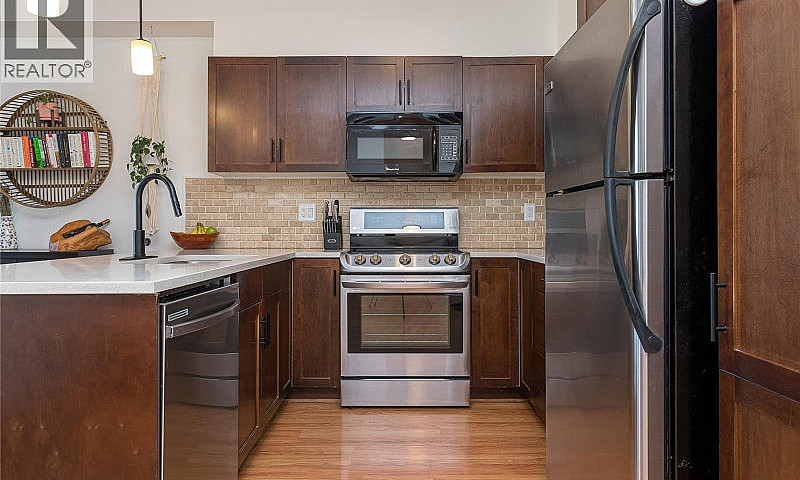 304 2220 Sooke Rd Co...