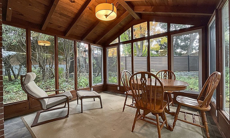 $585,000 - Split Lev...