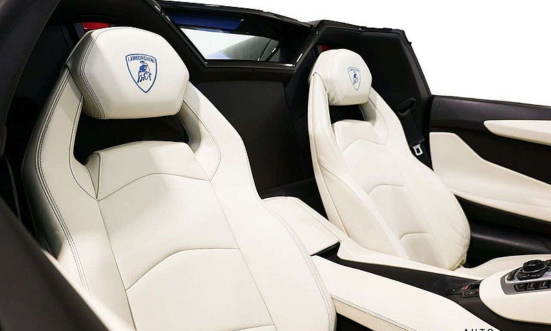 2015 Lamborghini Ave...