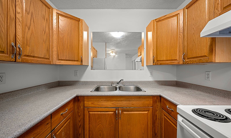 Just Listed! 2 Bedro...