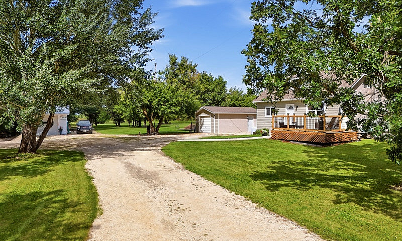 Move-In Ready Acreag...