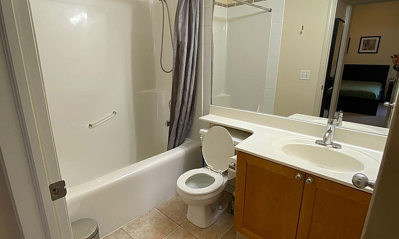 1 Bed 1 Bath Unit In...