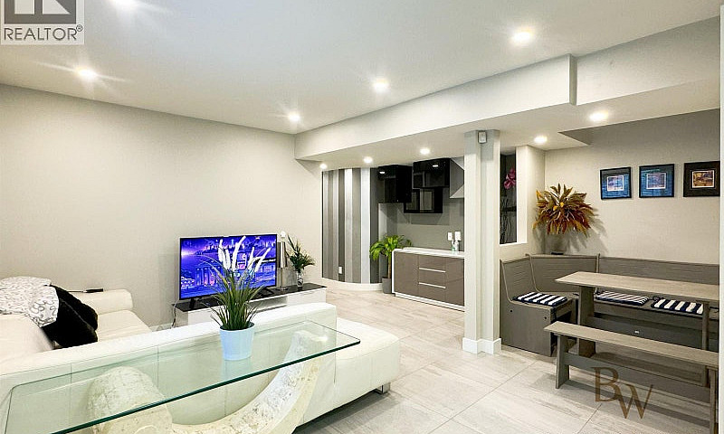 Lower 1328 Nanton Av...