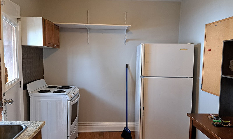 Bright 2 Bedroom Upp...