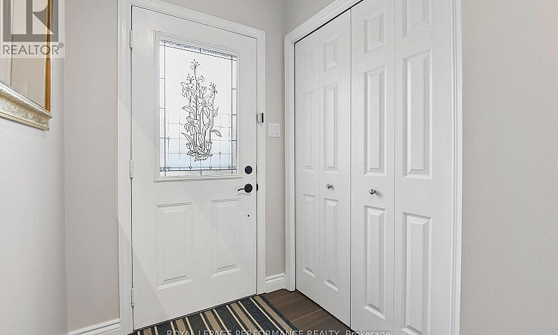 14 Windeyer Crescent...