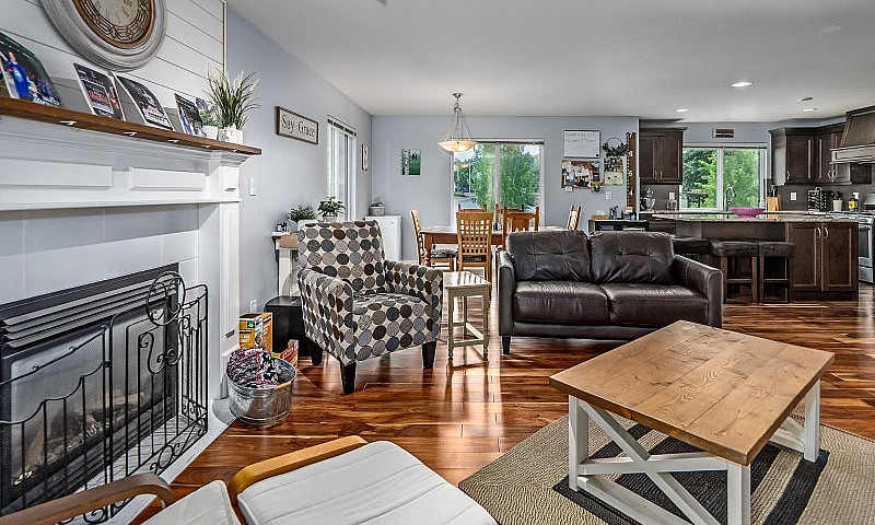 35452 Strathcona Cou...