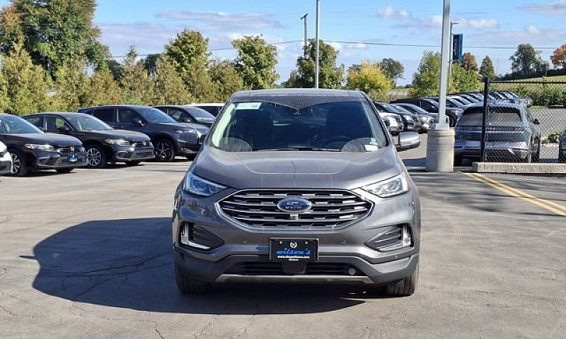 2022 Ford Edge Titan...