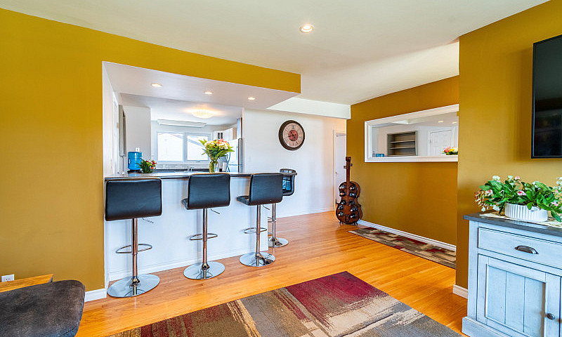 668 Dunrobin Avenue...
