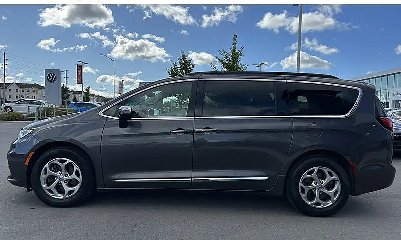 2023 Chrysler Pacifi...