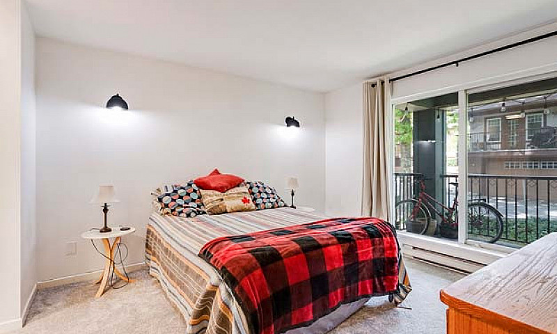 Spacious Corner Unit...