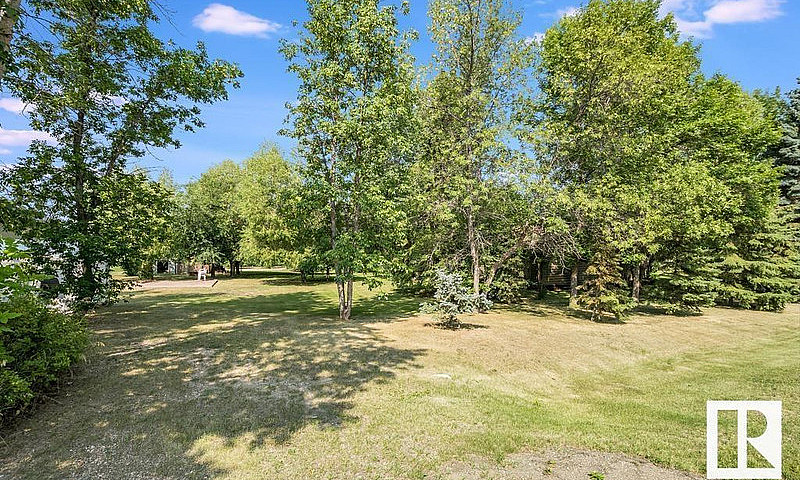 #404 46410 Twp Rd 61...