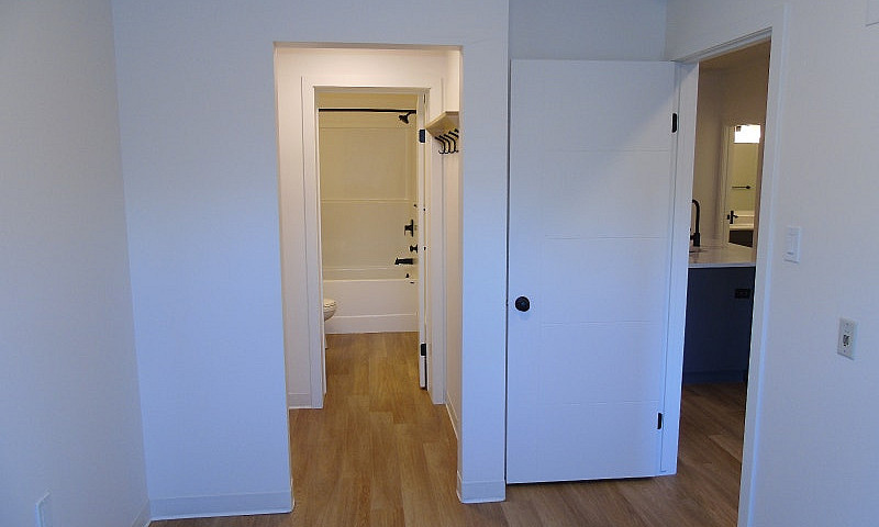 3 Bedroom Corner Apa...