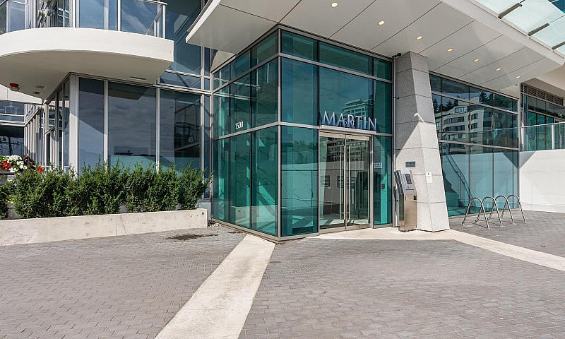 1102 1500 Martin Str...