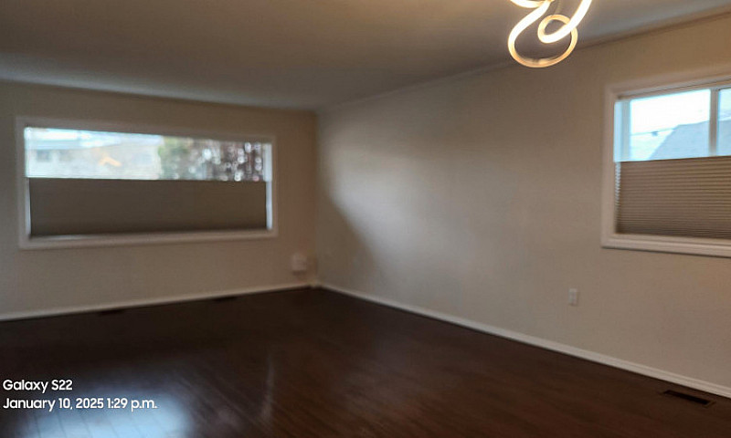 425 Mackenzie Ave-To...