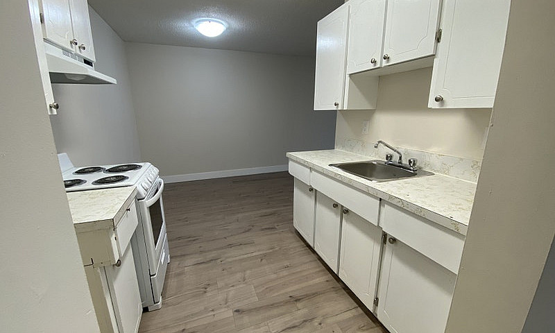 Spacious 1 Bedroom 1...