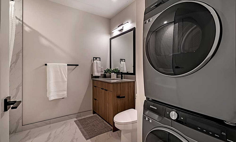 Downtown 2-Bedroom –...