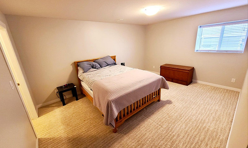 1 Bedroom Basement S...