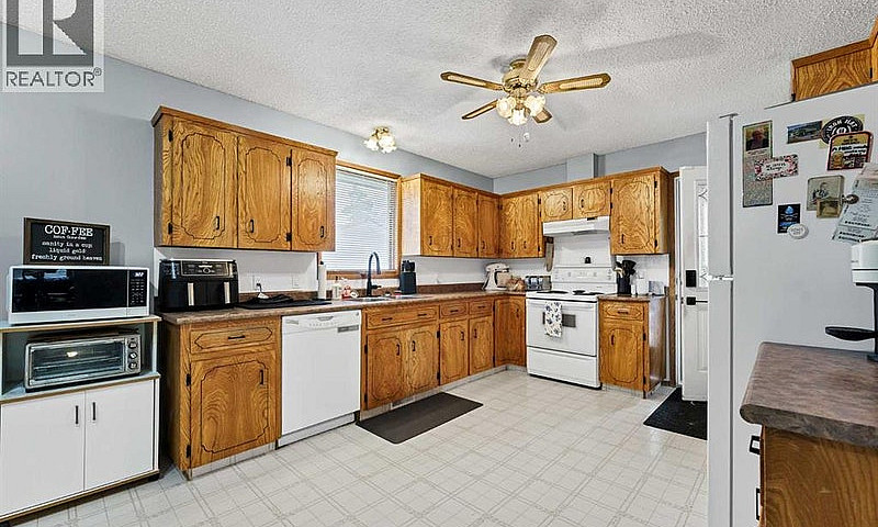 2685 15 Avenue Se Me...