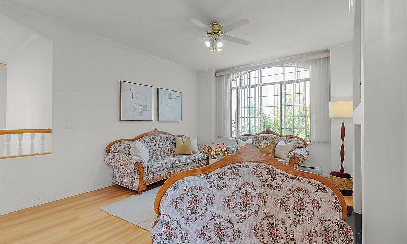 12256 64A Avenue Sur...