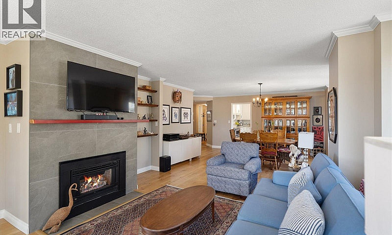 318 10 Paul Kane Pl ...