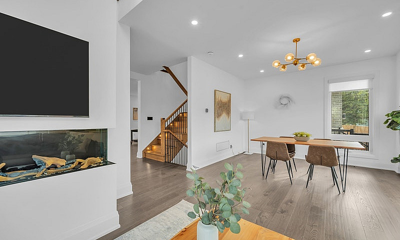 Luxury 4-Bedroom Det...