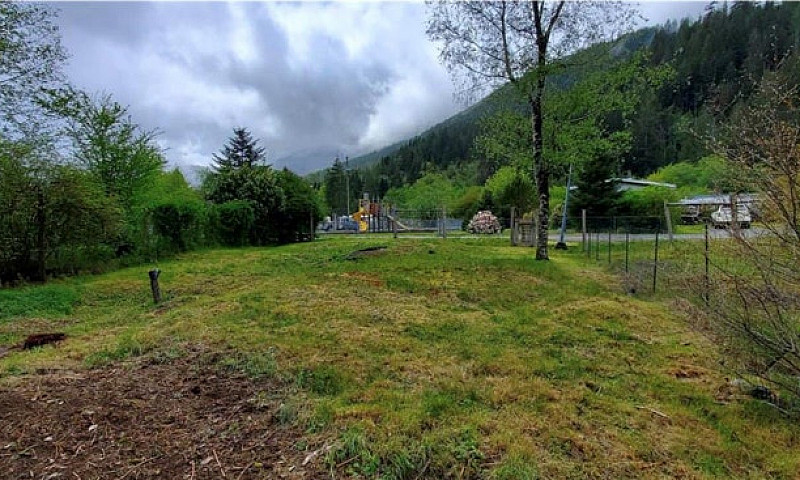 8 Freda Rd Tahsis, B...