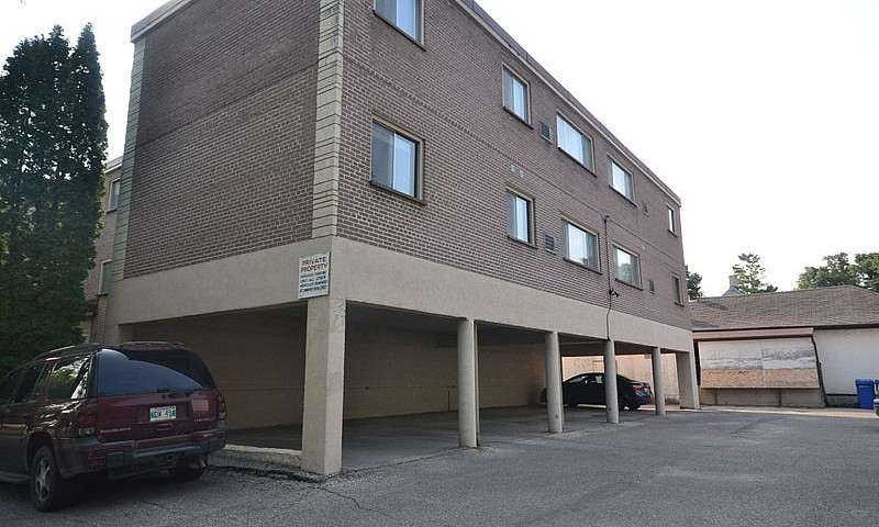 Large 1 Bedroom In T...