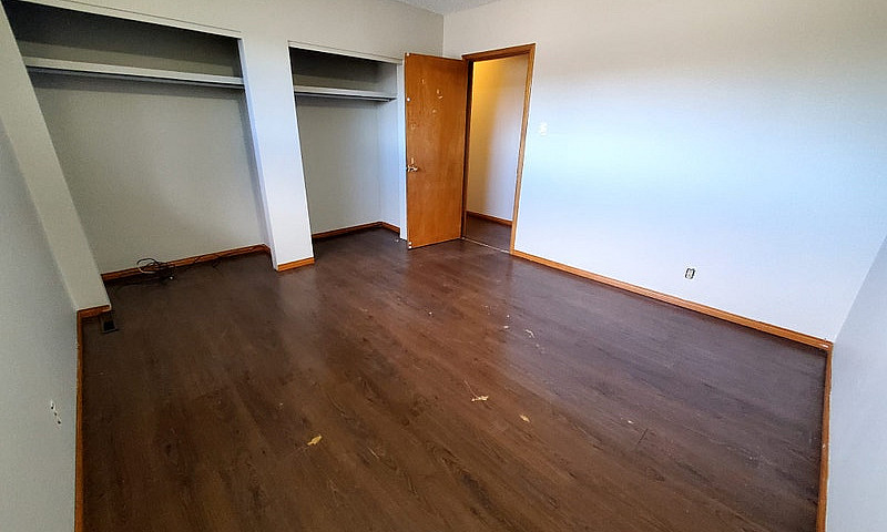 3 Bed, 2 Bath Half D...