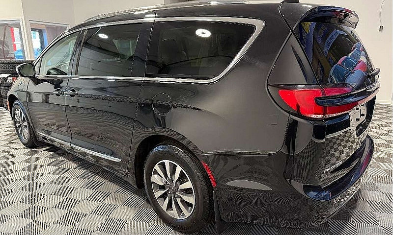 2021 Chrysler Pacifi...