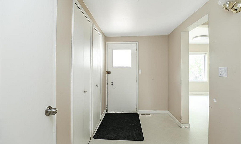 2 Bed, 1 Bath In Lan...